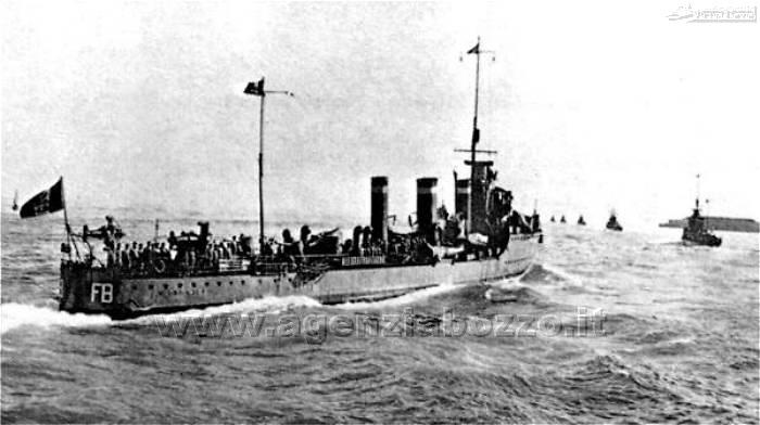 Navi da Guerra RN Nicola Fabrizi 1918 cacciatorpediniere in navigazione